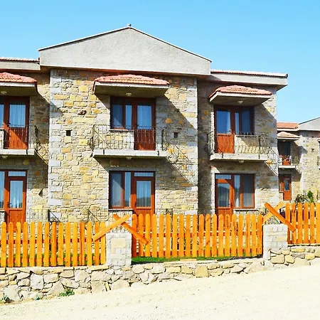 Laz Koyu ホテル İmroz