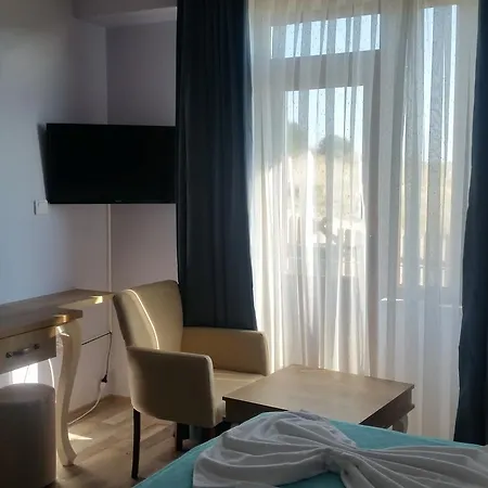 Laz Koyu ホテル İmroz